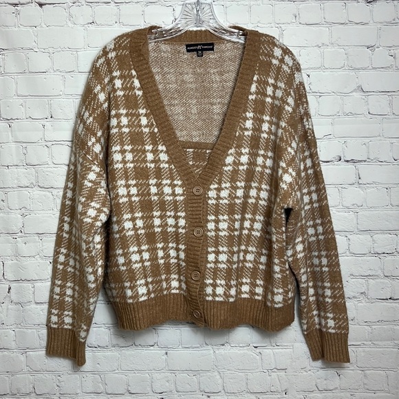 Almost Famous Tan and White plaid Print Sweater Twinset - Picture 1 of 13
